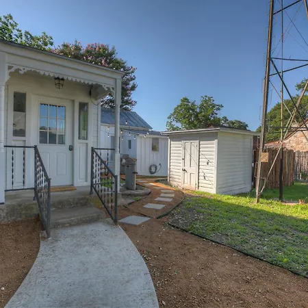 Stunning Home With Hot Tub & Grill Just 2 Blks From Main St!